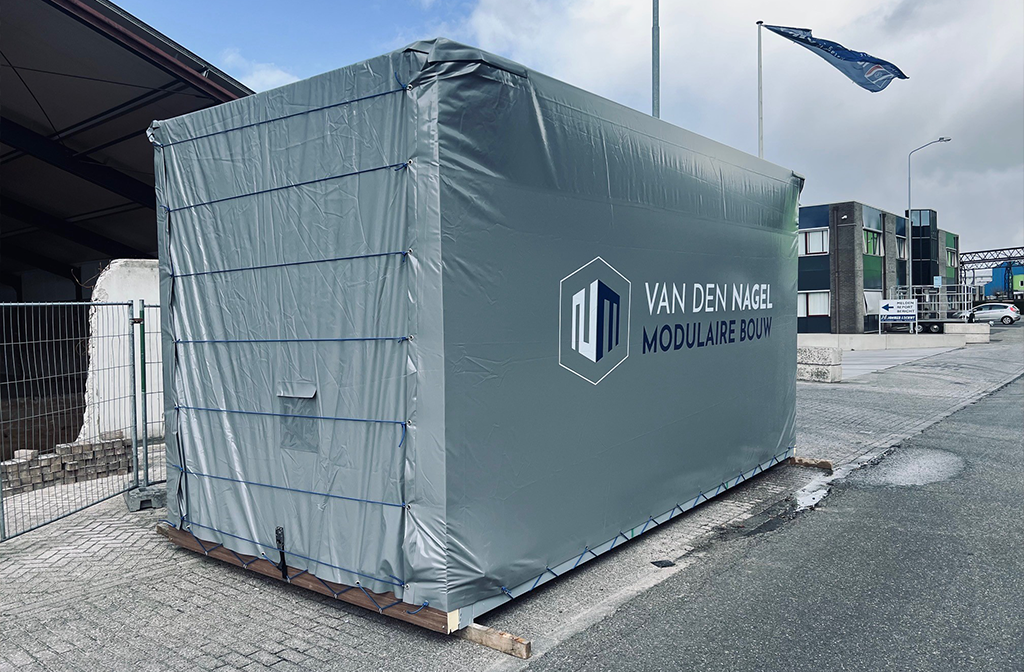 Waarom standaard afdekzeilen vaak tekortschieten in de prefab bouw